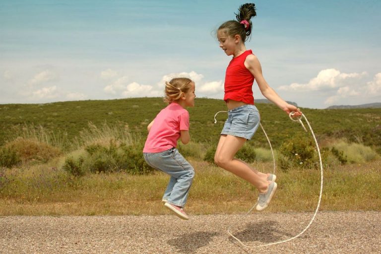 Nhảy dây giúp trẻ phát triển chiều cao tốt hơn